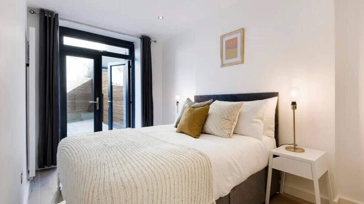 Notting Dale Apartment | Stylish Ground-Floor Retreat in Notting Hill