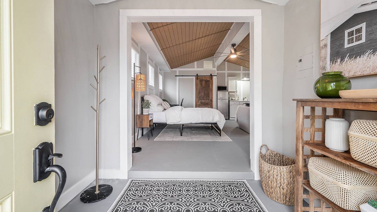 Seminole Heights House | Stylish Guest House in Seminole Heights with Workspace |Private entrance, Parking, Patio & Grill