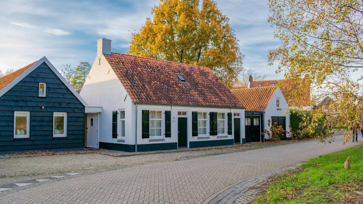 Oosterhout House | Stylish holiday home with enclosed garden