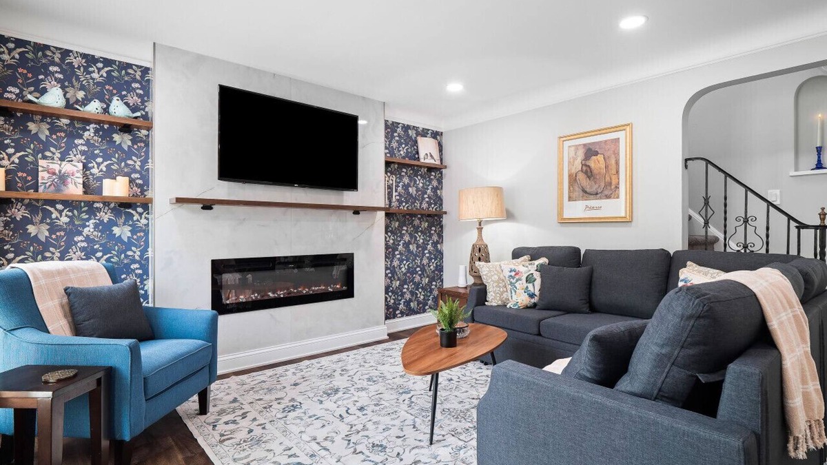 Cleveland Heights House | Stylish Home|Game Room W/Wet Bar|Sleeps 9|Outdoor Space