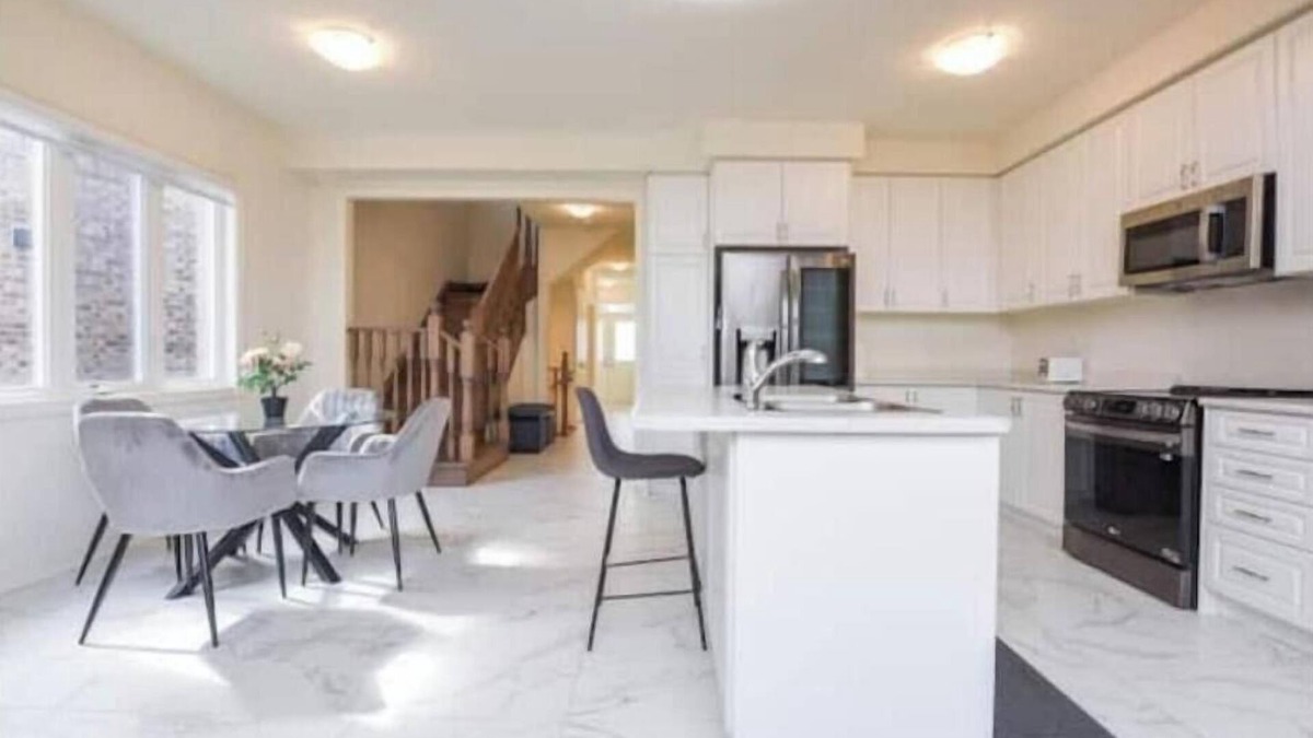 Watertown Apartment | Stylish Home in Waterdown!
