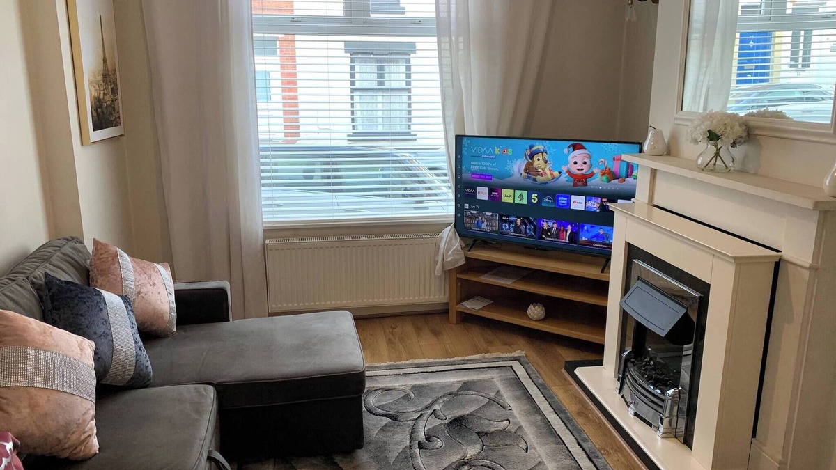 Sneinton House | Stylish Home near Shopping - Book Summer Stays Now