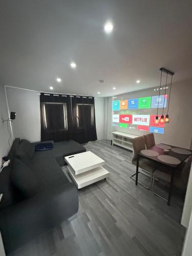 Buschhutten Apartment | Stylish Home Theater Apartment