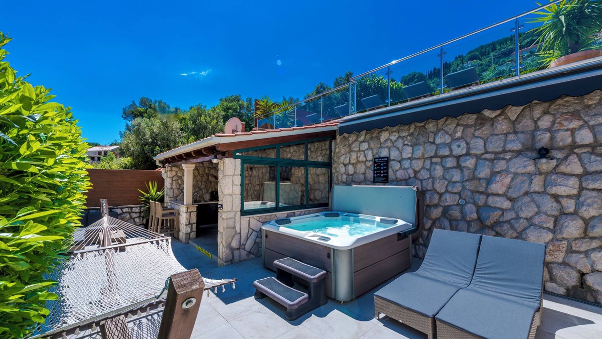 Zaton House | Stylish Home with Private Heated Pool, Hot Tub & Basketball Court