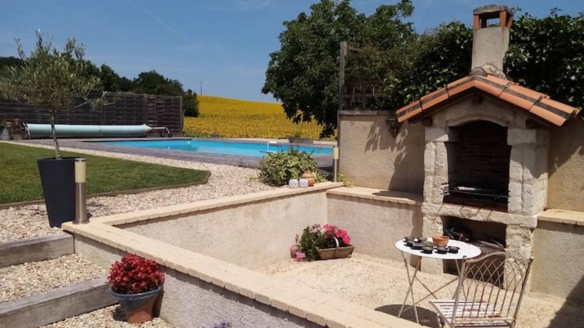 Bonnes House | Stylish home with private pool near Aubeterre- sur -Dronne