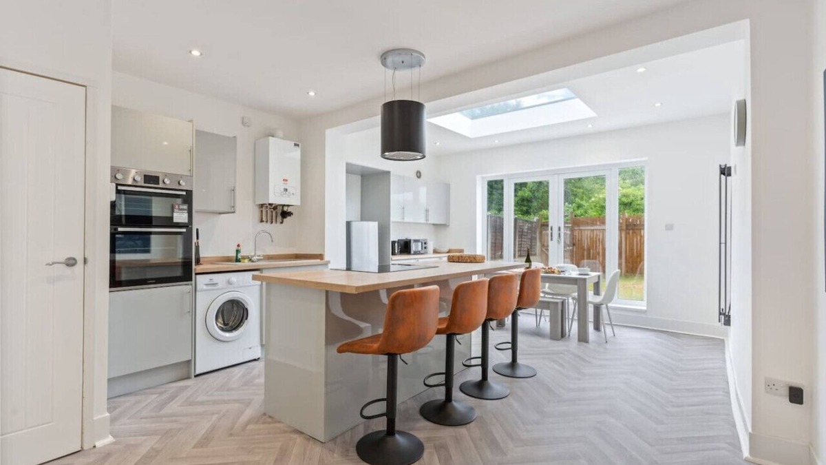 Ashton in Makerfield House | Stylish House - Free Parking, Fast Wifi & SmartTV