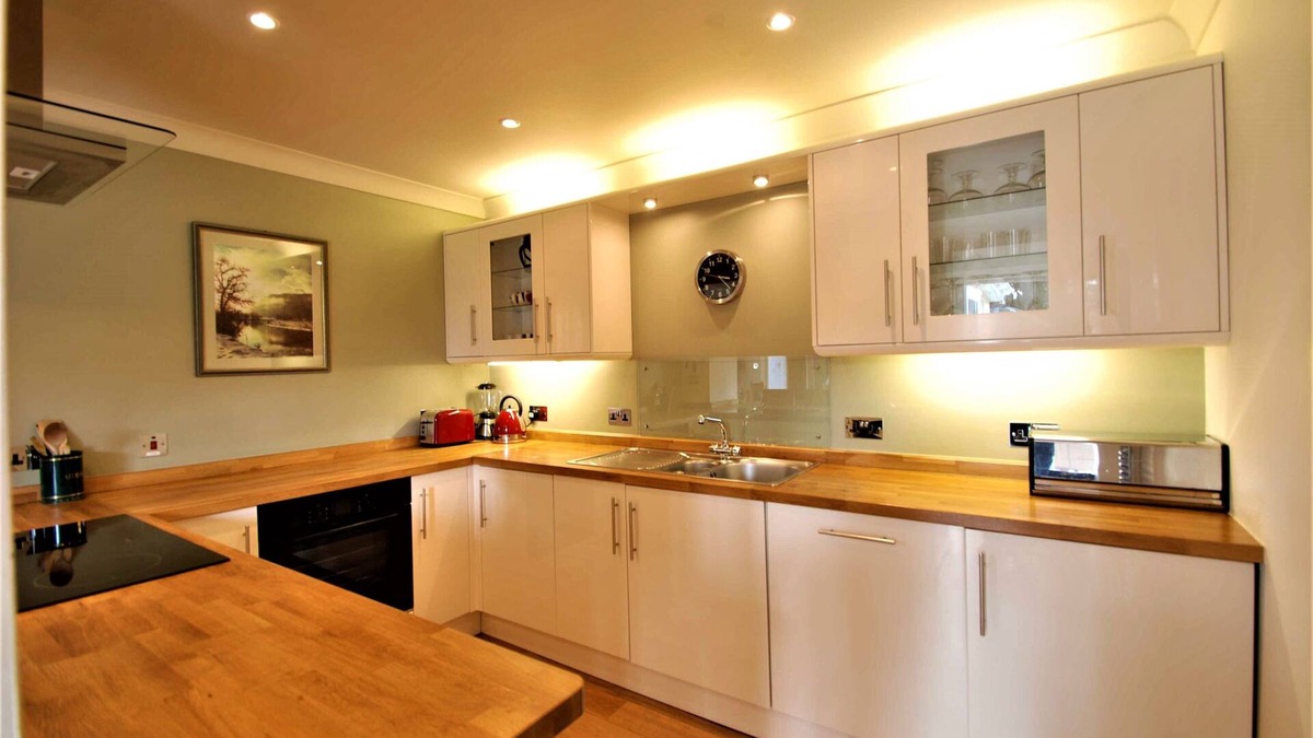 Dwygyfylchi House | Stylish house, sea & mountain views, perfect for families, 5 mins drive to beach