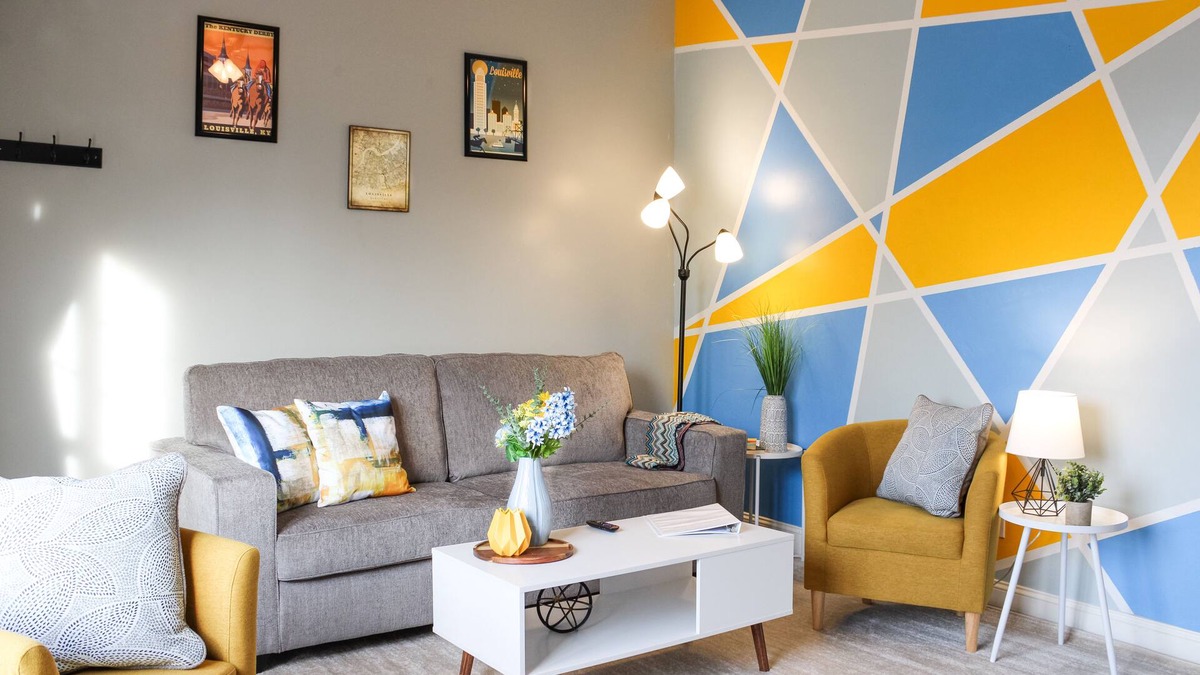 Phoenix Hill House | Stylish House Walking Distance from the Fun of the Highlands!