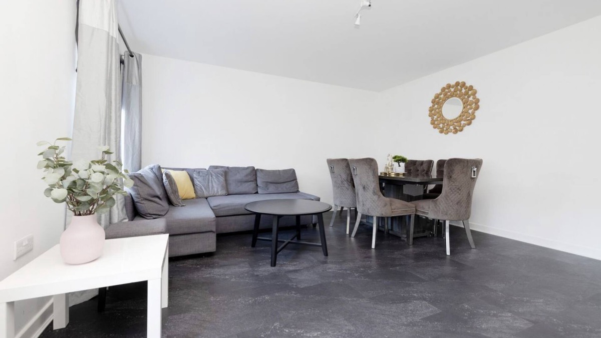 Glasgow Apartment | Stylish House with Garden & Parking