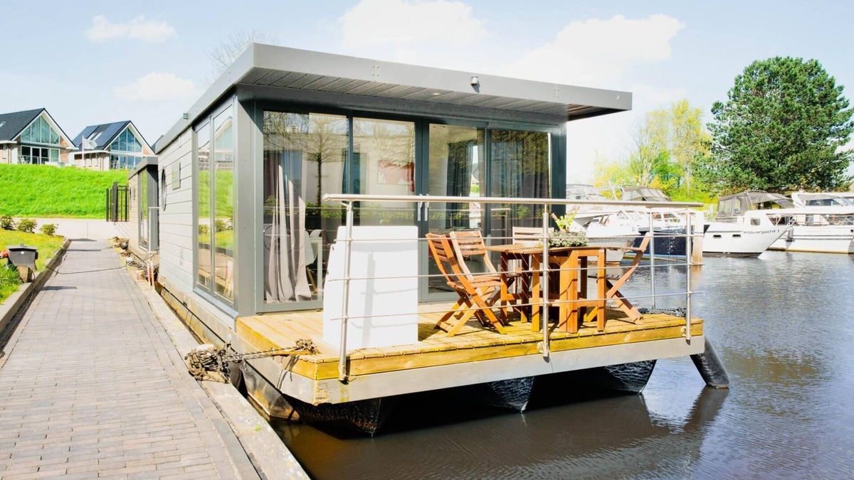 Zwartsluis Boat Rental | stylish Houseboat 2 bedrooms near Giethoorn