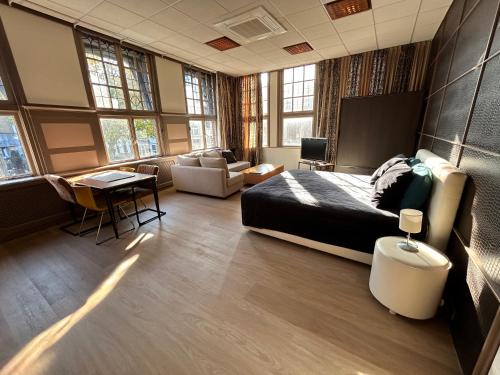 Dordrecht Apartment | Stylish independent Studio S1, City Centre Dordrecht