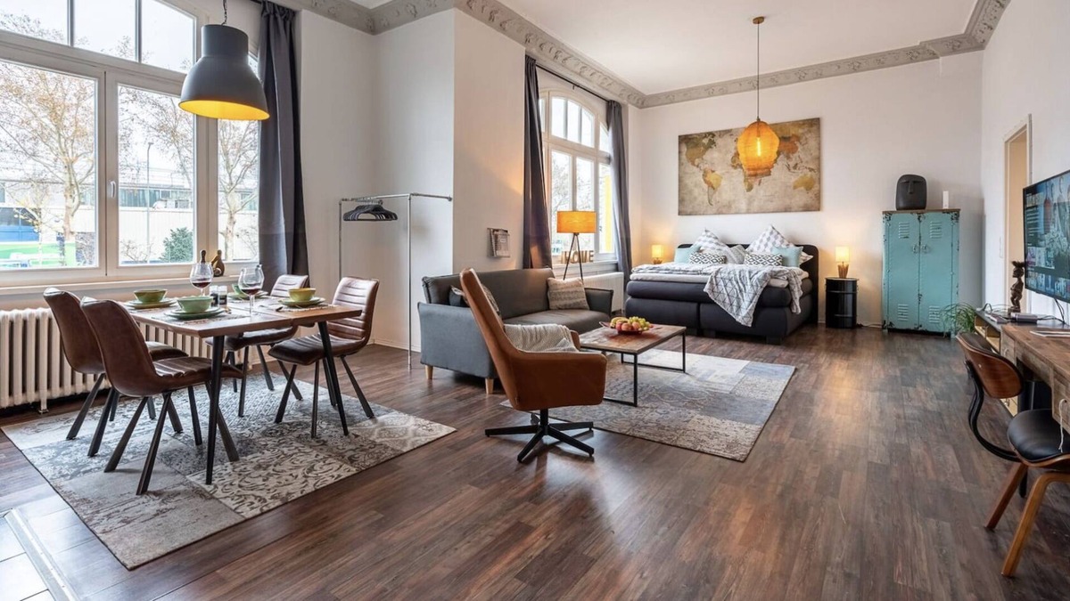 Sued Apartment | Stylish industrial loft | Box spring bed & Netflix