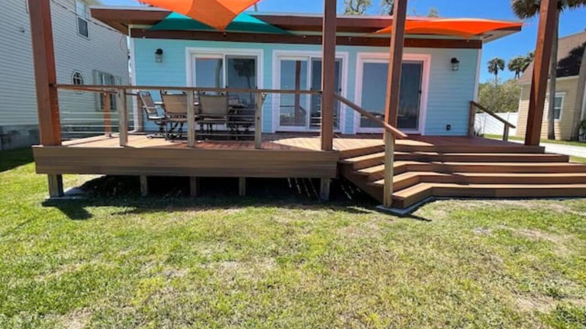Kerr Townsley Port Orange House | Stylish Intercoastal Blue Bungalow -3 min to Daytona Beach