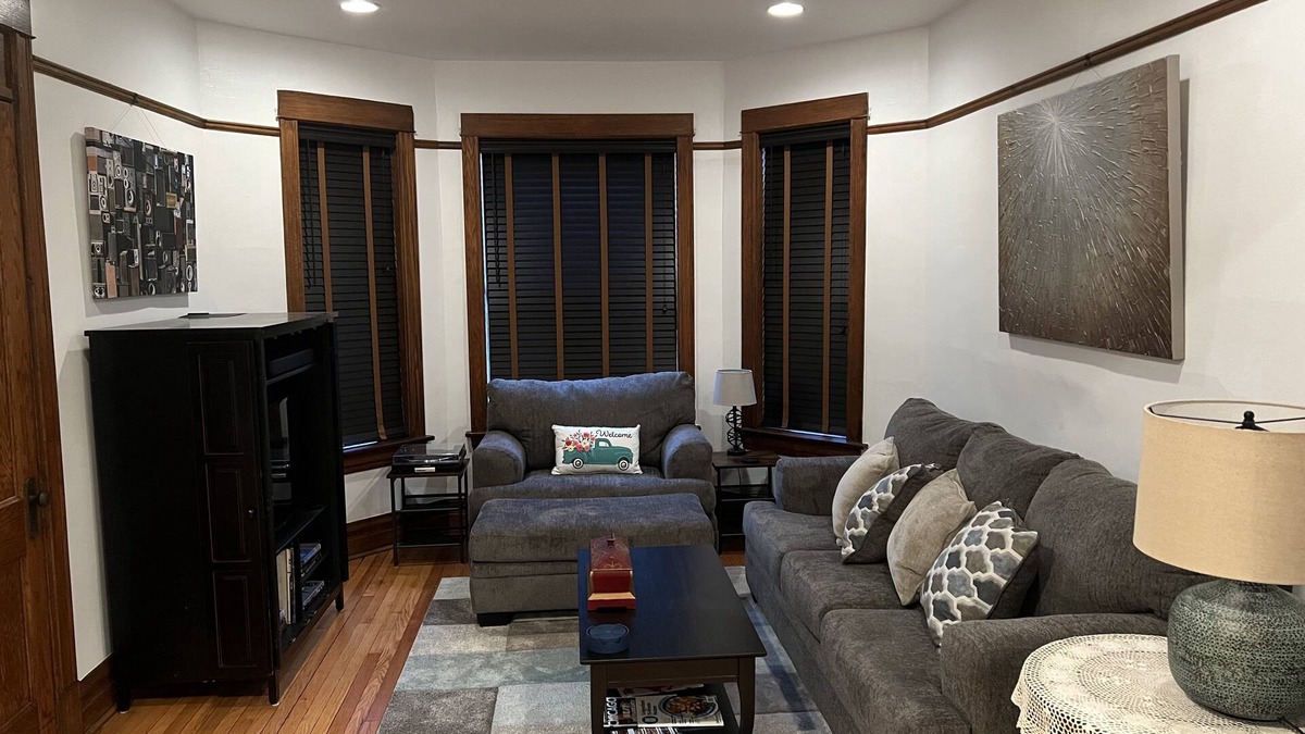 Avondale Apartment | Stylish, Inviting 2-BR near Logan Square and Wrigley Field