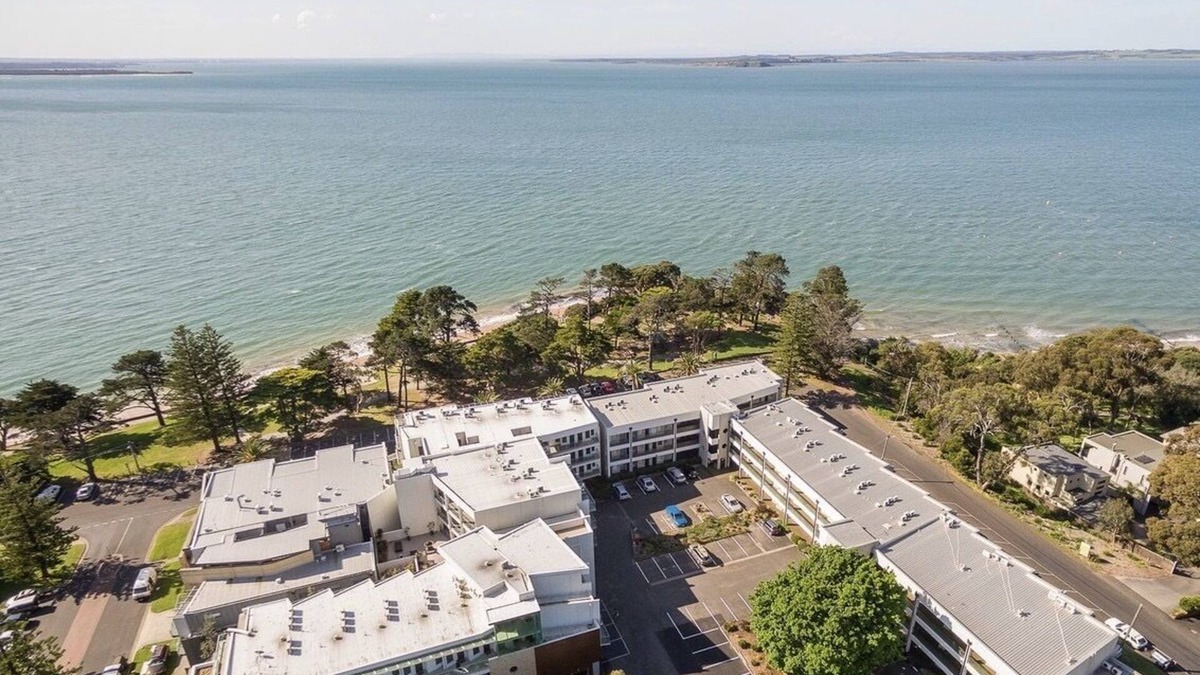 Cowes Apartment | STYLISH ISLAND GETAWAY - BEACHFRONT APARTMENT - COWES - Phillip Island