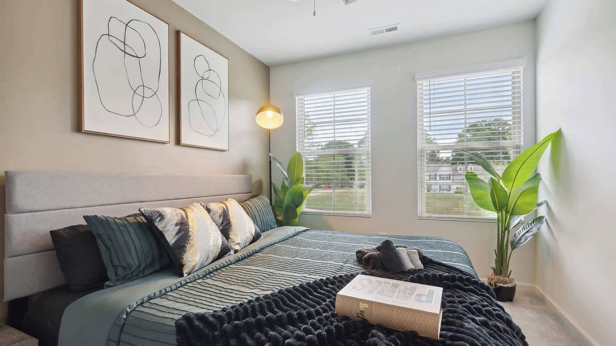 Southwest Raleigh House | Stylish King 3-Bed Townhome Minutes to Cary & NC State!