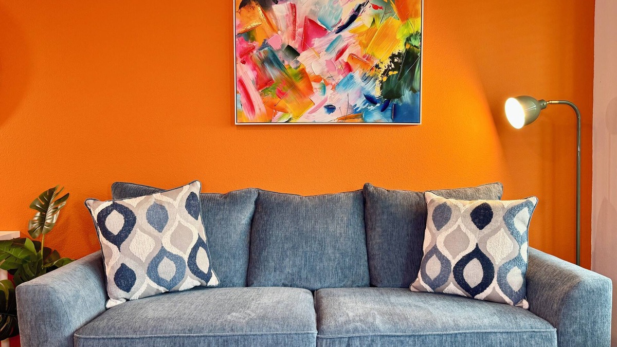 Southside Apartment | Stylish King Bed Southside Pool Gym TownCenter I95nnSharennSave