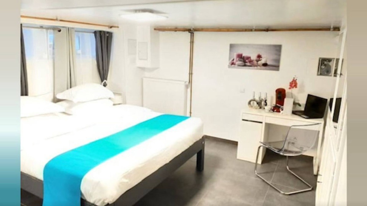 Petange House | Stylish King W/private bath 20 km to Luxembourg city Free Bike/Transportation