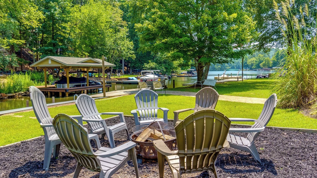 Waleska House | Stylish Lake Front Home on Flat lot w/ Private Dock!