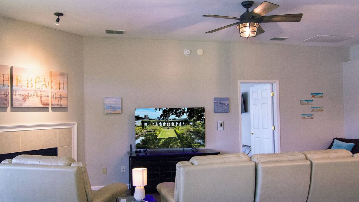 Sandalwood House | Stylish lake front retreat. Short drive to Beach, shopping, downtown, Mayo!