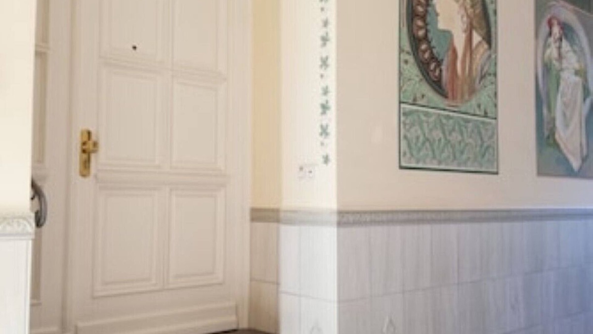 Andreasvorstadt Condo | Stylish living near the old town, the university and the clinic