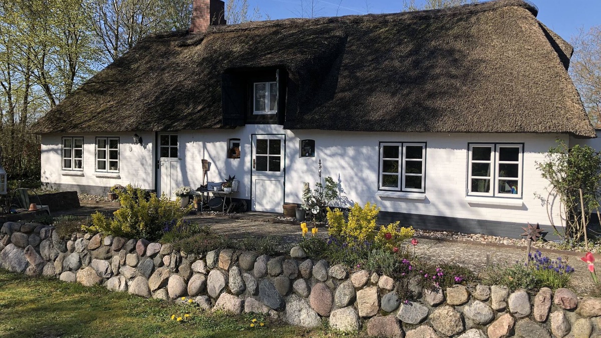 Seeth Cottage | Stylish living under thatch