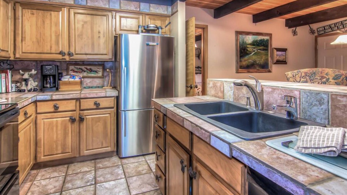 Tennis Village Condo | Stylish Lodge Condo with BBQ, Loft & A/C