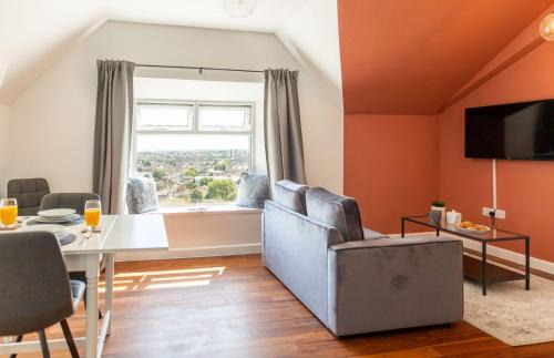 Newport Apartment | Stylish Loft Apartment with View