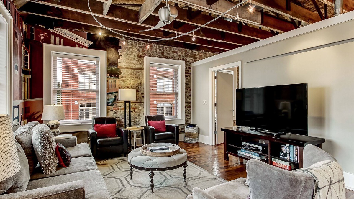 Yamacraw Village Apartment | Stylish Loft Next to City Market Downtown!