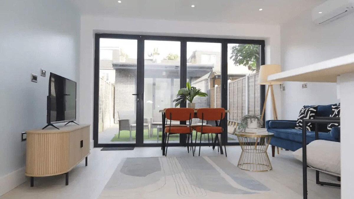 Lea Bridge Apartment | Stylish London Flat with Garden, Close to City