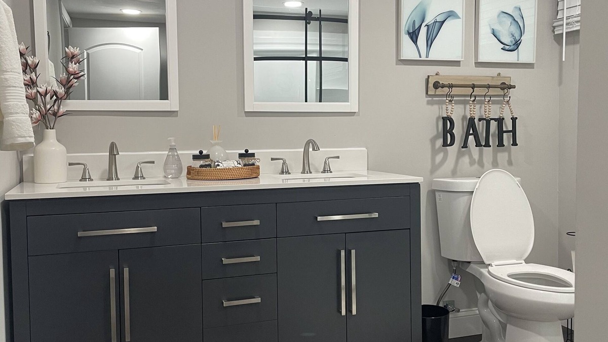 Stanton Apartment | Stylish lower level apartment