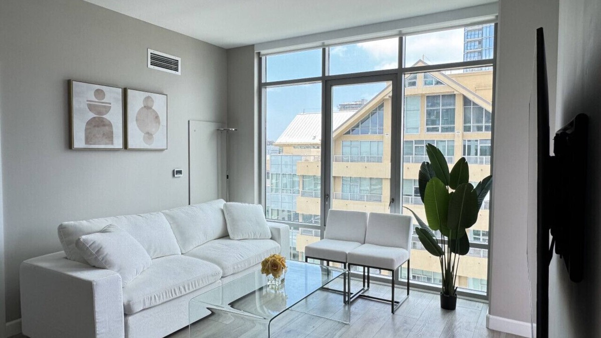 Downtown San Diego Condo | Stylish Lux Condo - Valet Parking, King Bed, Pool
