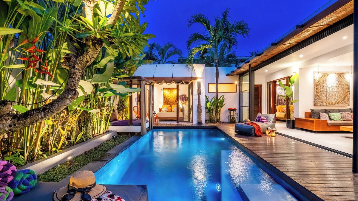 Kerobokan Villa | Stylish Lux Design, 5-mins drive to Beach, BBQ, Calm, Cozy & Fast WIFI.