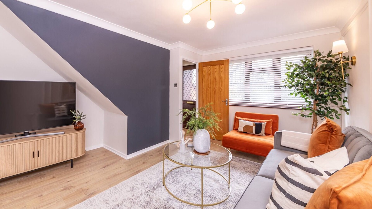 Acocks Green House | Stylish Luxury house near Solihull, NEC, BHX Airport, With Parking Sleep 6 guest