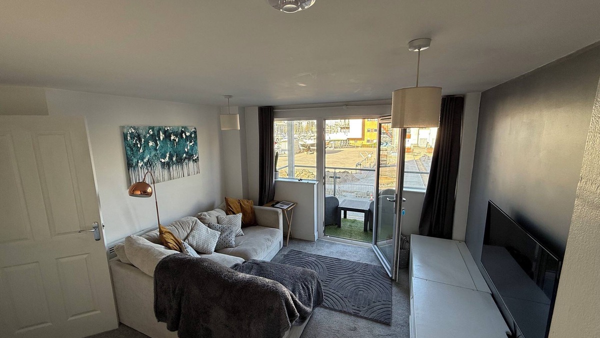 Portishead Apartment | Stylish Marina Apartment with Stunning Views