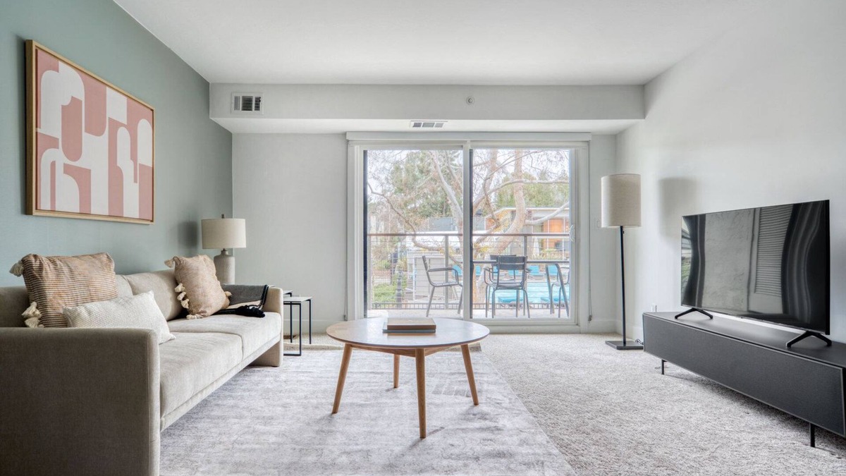 Sharon Heights Apartment | Stylish Menlo Park 1BR w/Gym, Pool & W/D, nr shops, by Blueground