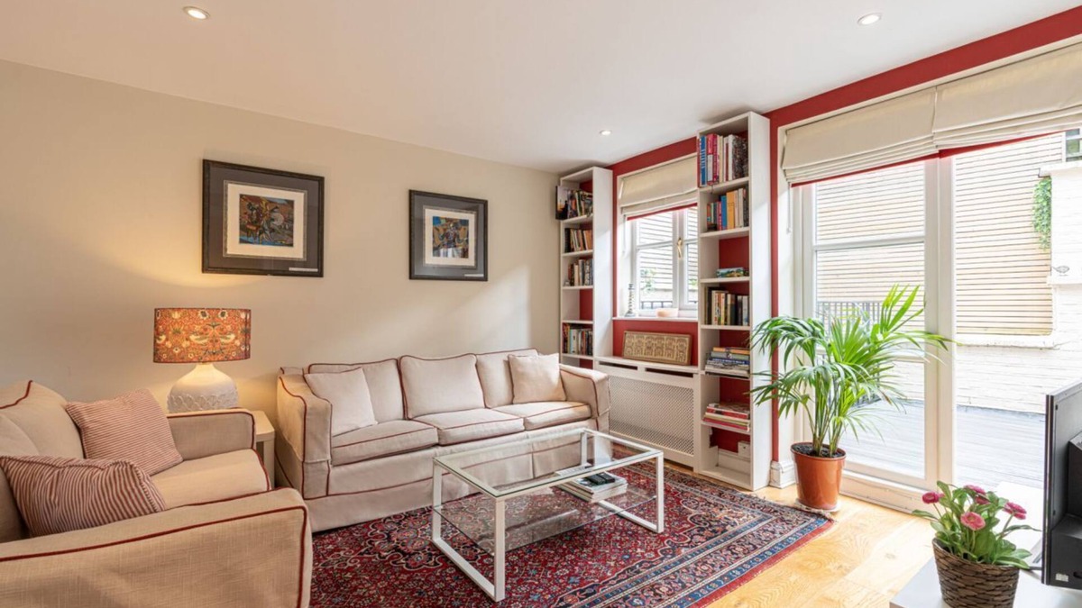 East Putney House | Stylish Mews house with parking