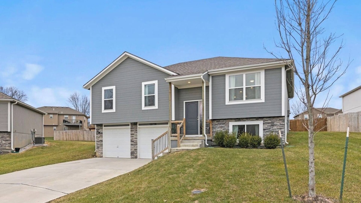 Grandview House | Stylish MidModern New Build w/Extra Apartment