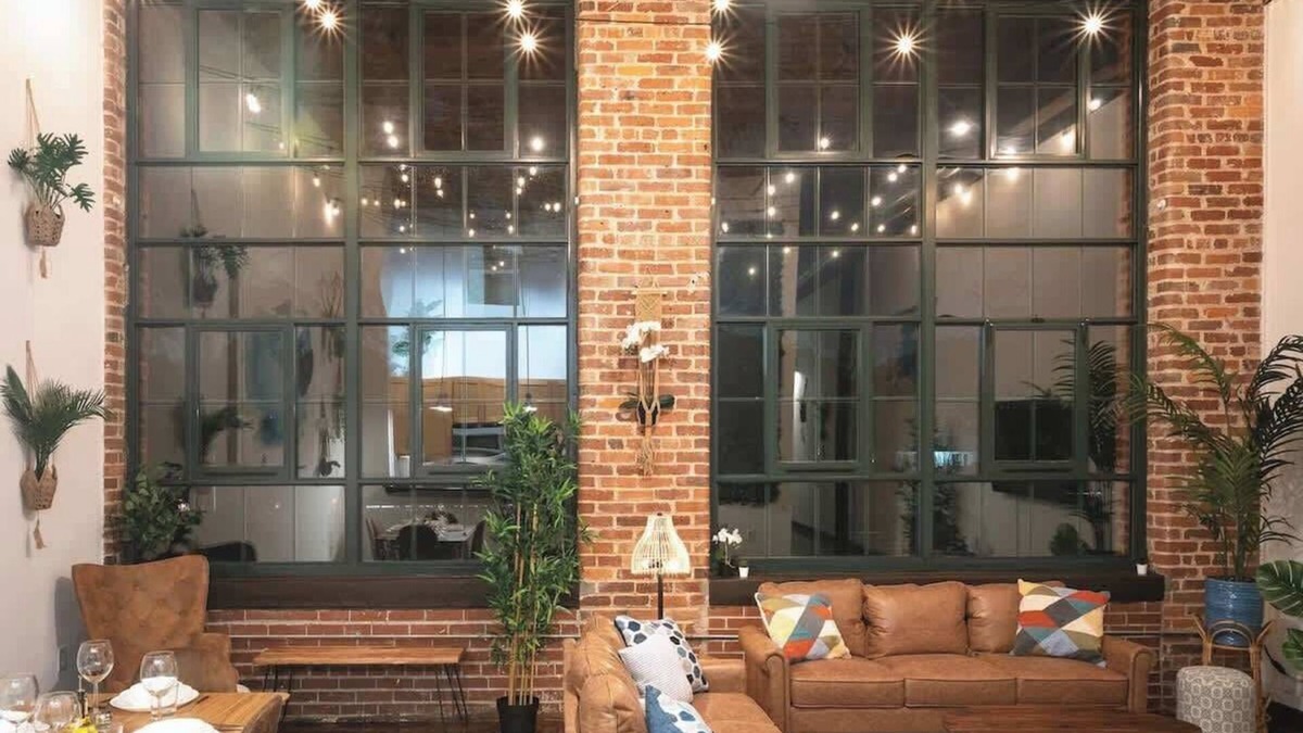 Arcadia Apartment | Stylish mill loft w/2 king beds, gym & pool