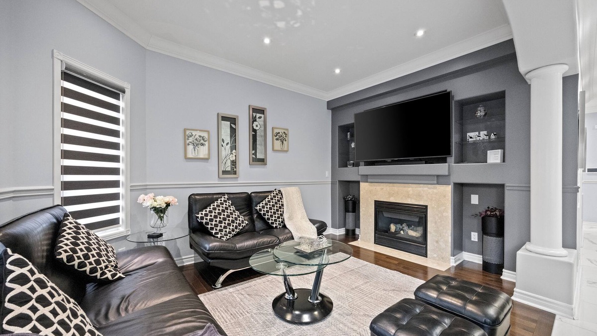 Meadowvale Village House | Stylish Mississauga Stay 4BR- Office + Patio + BBQ
