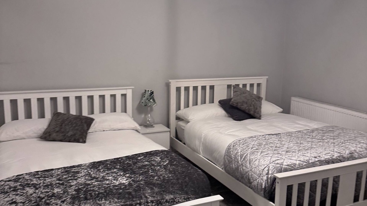 Droylsden Villa | Stylish & Modern 3-Bed Home in Droylsden, Manchester – Prime Location & Comfort.