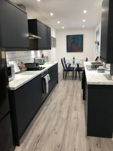 Whitefield Apartment | Stylish modern 3-bed house nr Manchester city ctr