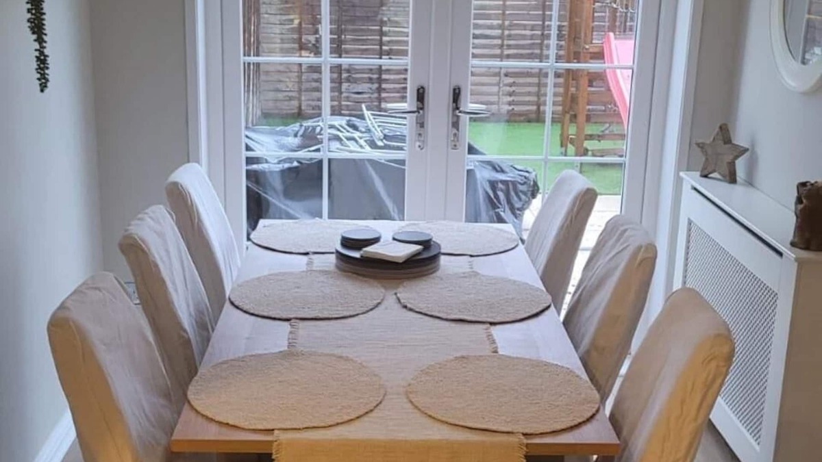 Pollokshaws House | Stylish, Modern 3 Bedroom House, Free Parking