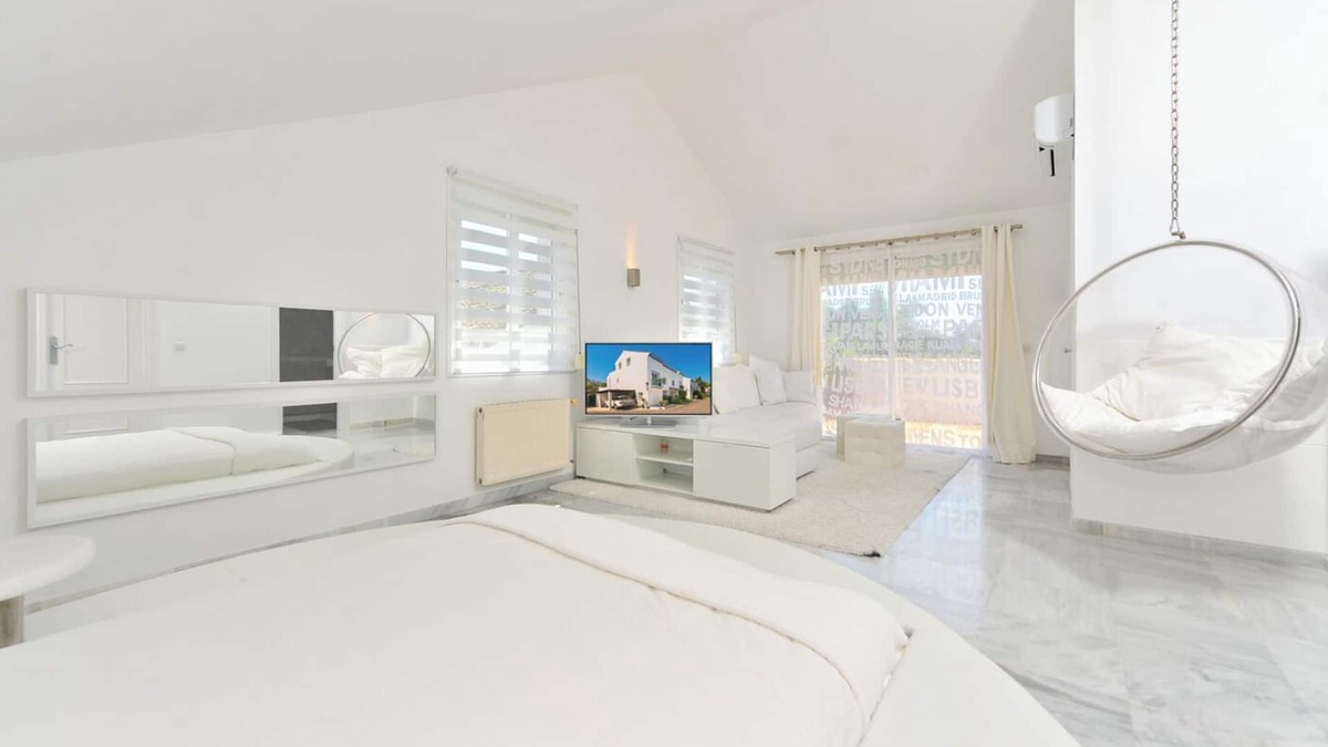 Guadalmina House | Stylish Modern 4 bedroom/4 bathroom villa near the beach in Guadalmina