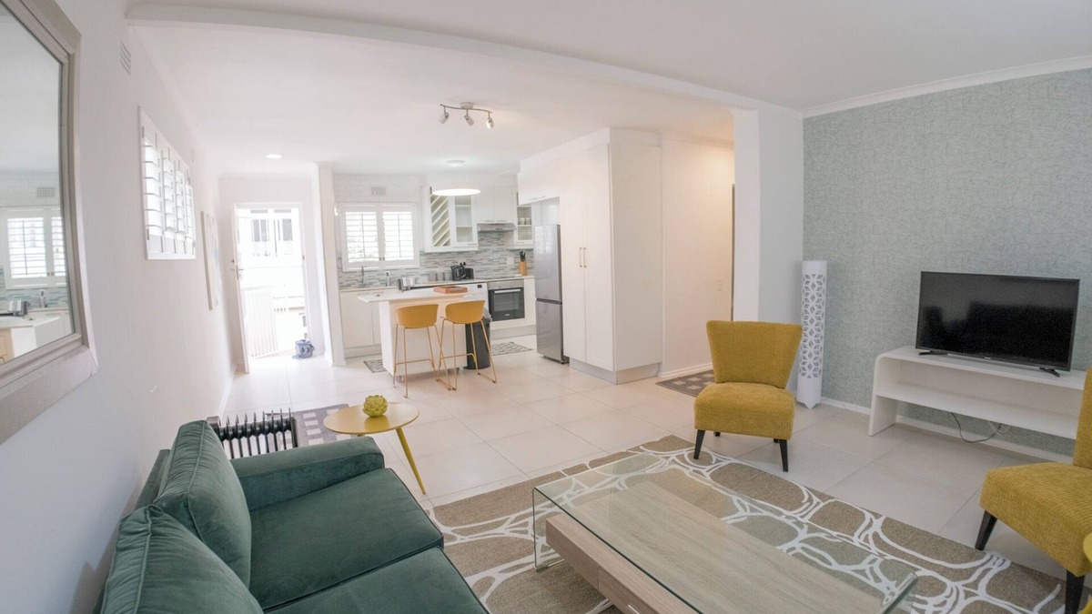 Sea Point Apartment | Stylish Modern apartment in Sea Point, the heart of Cape Town.