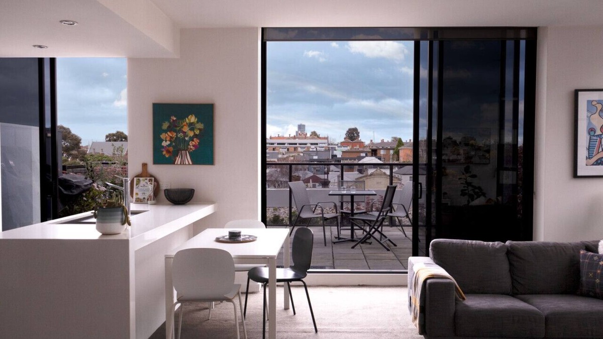 Richmond North Apartment | Stylish Modern Apt with Terrace