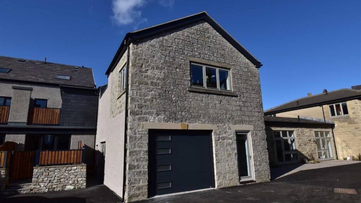 Taddington House | Stylish Modern Buxton Town House