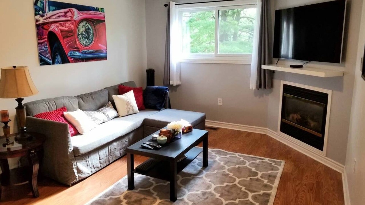 York Regional Municipality House | Stylish, Modern 2nd Floor Private Apt. In Quiet Area, Close To Lake Simcoe