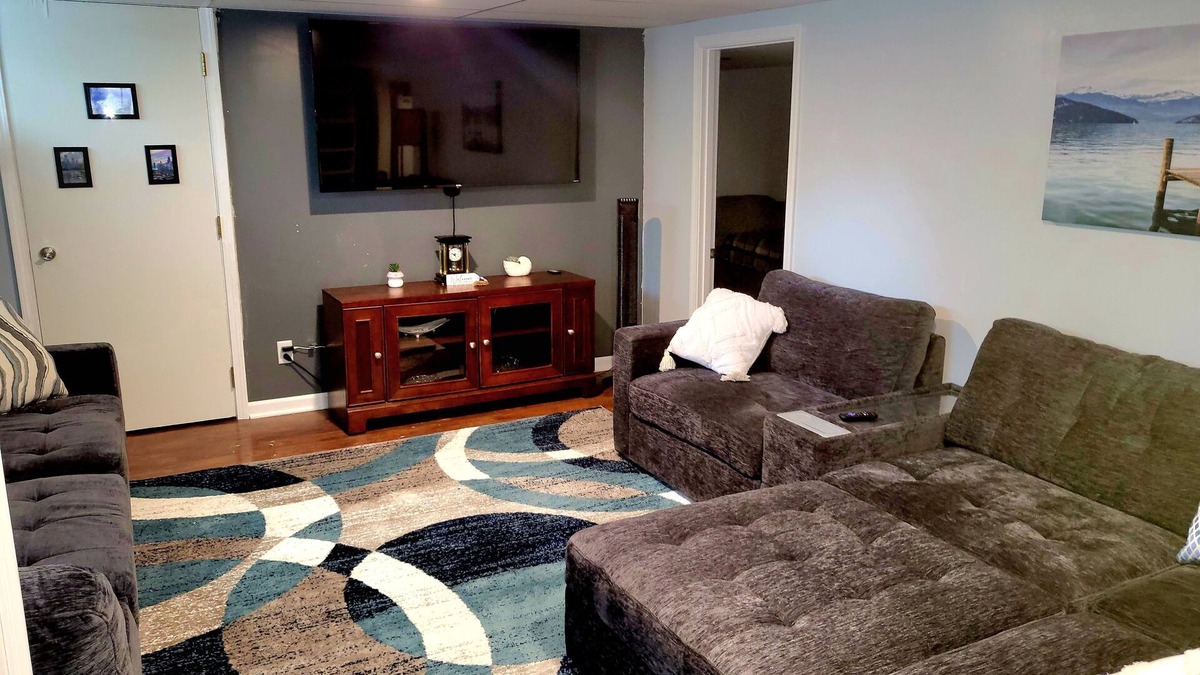 Beecher Apartment | Stylish, Modern & Cozy Garden Apartment near Chicago