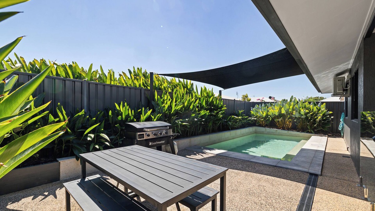 Zuccoli House | Stylish Modern Home | Pool